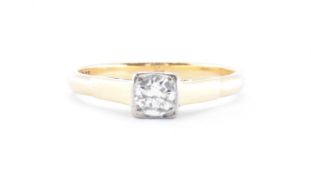 HALLMARKED 18CT GOLD & DIAMOND SOLITAIRE RING