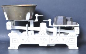 VINTAGE 20TH CENTURY MARKET SHOP BALANCE SCALE