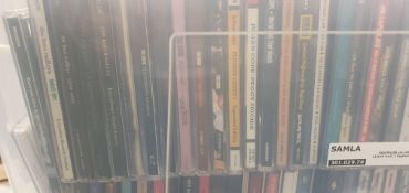 LARGE COLLECTION OF APPROXIMATELY 200 MUSIC CD'S