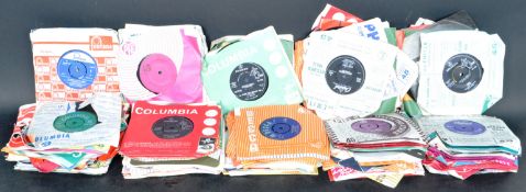 LARGE COLLECTION OF VINTAGE 20TH CENTURY 45 SINGLES