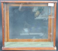 RETRO VINTAGE MID 20TH CENTURY SHOP DISPLAY CABINET