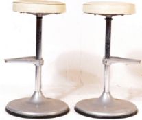 PAIR OF RETRO VINTAGE MID 20TH CENTURY CHROME BAR STOOLS