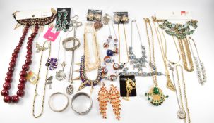 LARGE COLLECTION OF VINTAGE COSTUME JEWELLERY