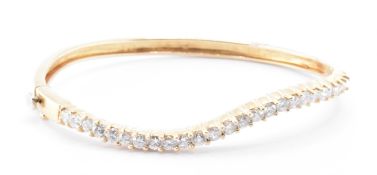 18CT GOLD & DIAMOND BANGLE BRACELET