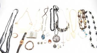 COLLECTION OF VINTAGE COSTUME JEWELLERY