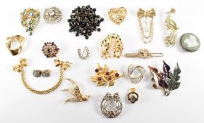 COSTUME JEWELLERY BROOCH PINS