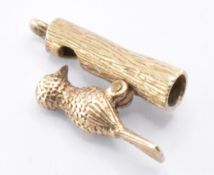 HALLMARKED GOLD BRACELET PENDANT WOODPECKER CHARM
