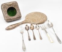 ASSORTMENT OF SILVER HALLMARKED ITEMS INCLUDING PHOTO FRAME