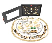 COLLECTION OF COSTUME JEWLLERY