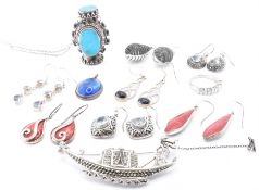 ASSORTMENT OF SILVER JEWELLERY INCLULDING EARRINGS