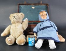 WWII SECOND WORLD WAR EVACUEE SUITCASE DISPLAY
