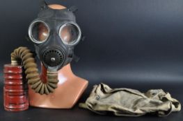 ORIGINAL WWII SECOND WORLD WAR 1941 SERVICE RESPIRATOR GAS MASK