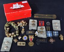COLLECTION OF ASSORTED WWII & LATER MILITARY ITEMS