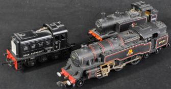 COLLECTION OF ASSORTED HORNBY 00 GAUGE MODEL RAILWAY LOCOMOTIVES