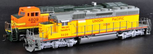TWO HO / 00 GAUGE MODEL RAILWAY DIESEL TRAIN SET LOCOMOTIVES