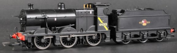 LIMITED EDITION HORNBY 00 GAUGE MODEL RAILWAY TRAINSET LOCOMOTIVE