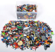 LARGE COLLECTION OF ASSORTED LOOSE LEGO BRICKS