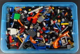 LARGE COLLECTION OF ASSORTED LOOSE LEGO BRICKS