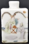 LATE 18TH CENTURY CHINESE QIANLONG PORCELAIN SNUFF BOTTLES