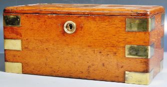 19TH CENTURY OAK CAMPAIGN BOX WITH BRASS MOUNTS