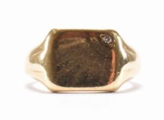 1960S HALLMARKED 9CT GOLD & DIAMOND SIGNET RING