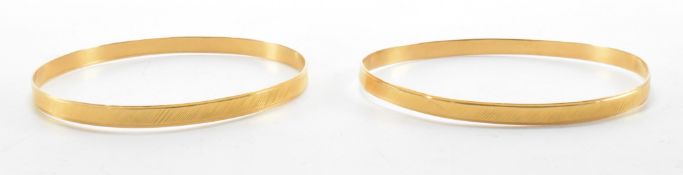 PAIR OF YELLOW METAL BANGLES