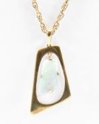VINTAGE 1970S 9CT GOLD & OPAL PENDANT NECKLACE