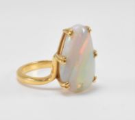 VINTAGE HALLMARKED 18CT GOLD & OPAL DRESS RING