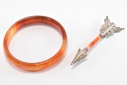 VICTORIAN BANDED AGATE ARROW BROOCH & BANGLE