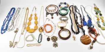 COLLECTION OF VINTAGE COSTUME JEWELLERY