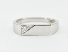 HALLMARKED 18CT GOLD & DIAMOND SIGNET RING