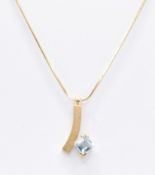 18CT GOLD AQUAMARINE PENDANT NECKLACE