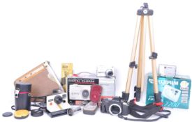 ASSORTMENT OF 20TH CENTURY PHOTOGRAPHIC EQUIPMENT
