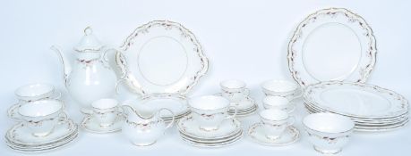 A VINTAGE ROYAL DOULTON STRASBOURG DINNER SERVICE