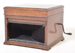HMV - HIS MASTERS VOICE - 1930S OAKCASED GRAMOPHONE