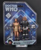 DOCTOR WHO - UT TOYS - LEELA & COMMANDER STOR ACTION FIGURE