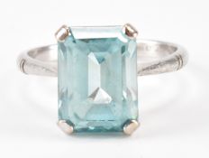 HALLMARKED 18CT GOLD & ZIRCON RING