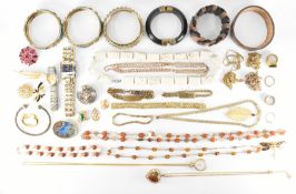 LARGE COLLECTION OF VINTAGE COSTUME JEWELLERY