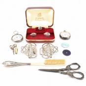 ASSORTMENT OF VICTORIAN & LATER SILVER & WHITE METAL