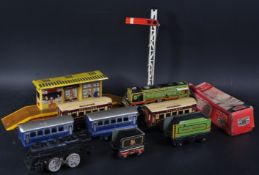 VINTAGE TINPLATE CLOCKWORK O GAUGE TRAINSET LOCOS & ACCESSORIES