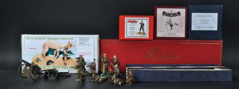 LARGE COLLECTION OF VINTAGE LEAD TOY SOLDIERS