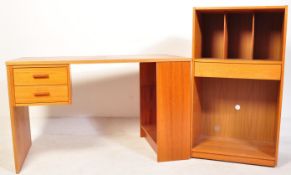 A 20TH CENTURY TEAK WRITING / COMPUTER DESK / TABLE