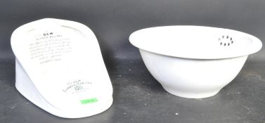 A VINTAGE 20TH CENTURY PORCELAIN BED PAN WITH WASH BASIN