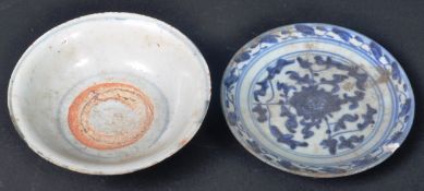 TWO PIECES OF 18TH CENTURY CHINESE PORCELAIN