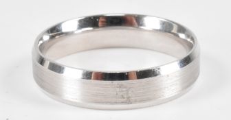 HALLMARKED 9CT WHITE GOLD BAND RING