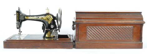 1930S OAK CASED SINGER SEWING MACHINE