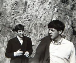 Autographs & Entertainment Memorabilia - Inc. The Beatles, Queen, & TV / Film Items