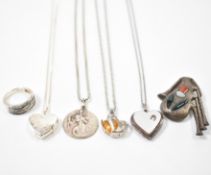 ASSORTMENT OF SILVER JEWELLERY - BAG PIPE BROOCH