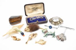 ASSORTMENT OF VINTAGE & ANTIQUE JEWELLERY