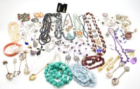 COLLECTION OF VINTAGE COSTUME JEWELLERY